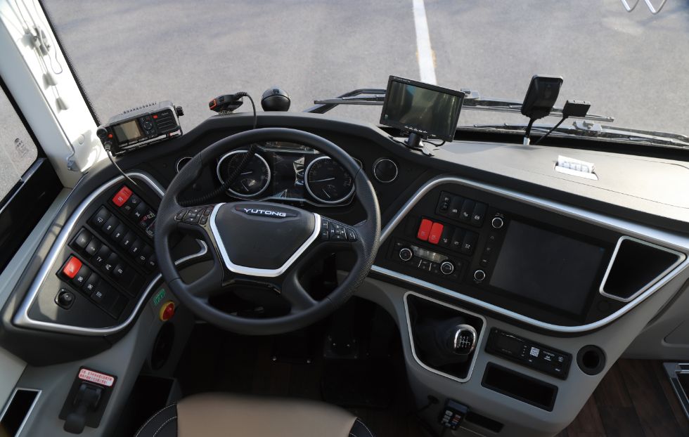 12米大型兵力输送车