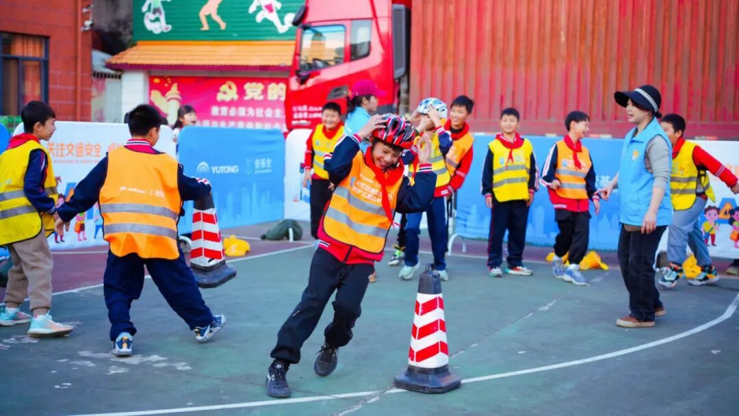 7年坚守，14万人参与，z6com·尊龙公益行为何越走越 “圈粉”？